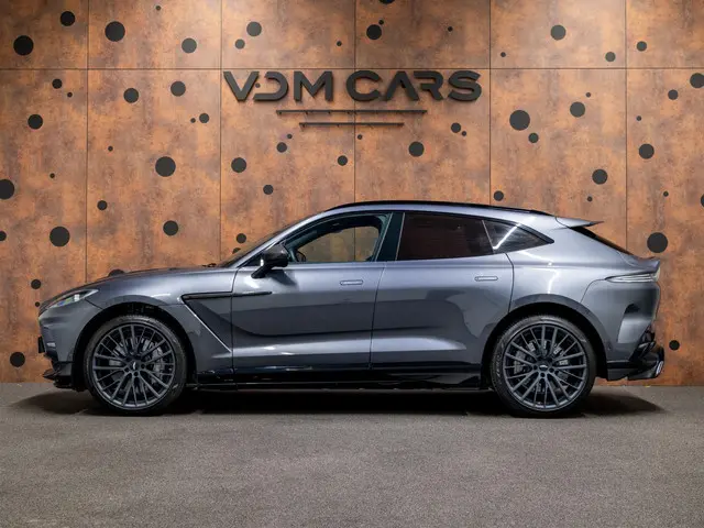 Aston Martin DBX 4.0 V8 707 | Carbon | Remote Heater | Stoelventilatie |