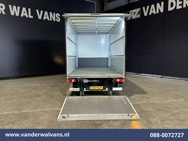 Peugeot Boxer 2.2 BlueHDi 141pk Bakwagen Laadklep Euro6 Airco | Cruisecontrol | 1055kg laadvermogen...