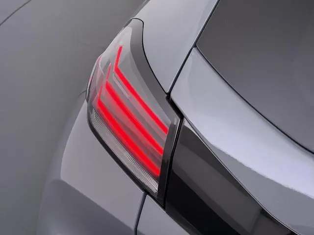 Peugeot 208 1.2 Hybrid 110 e-DCS6 Allure VAN: 23.900,- VOOR: 20.877,- UW WKVOORDEEL: 3.023,- | RIJKL...