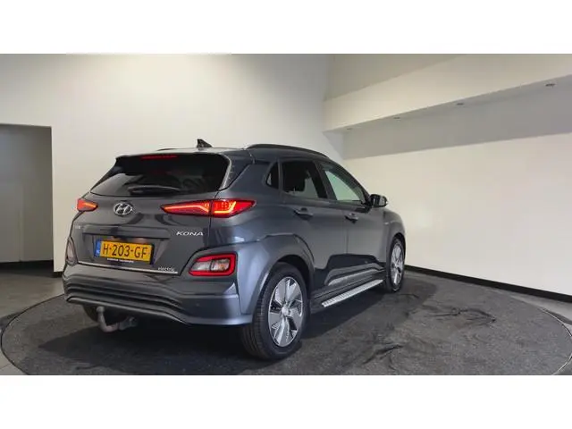 Hyundai Kona EV Premium 64 kWh | Voorstoelen verwarmd & gekoeld | Trekhaak | Warmtepomp | Soh (batte...