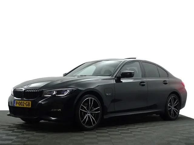 BMW 3-serie 330e M Sport- Schuifdak, Laser Led, Stuur/Stoelverwarming, Head Up, Memory Seats, Sfeerv...