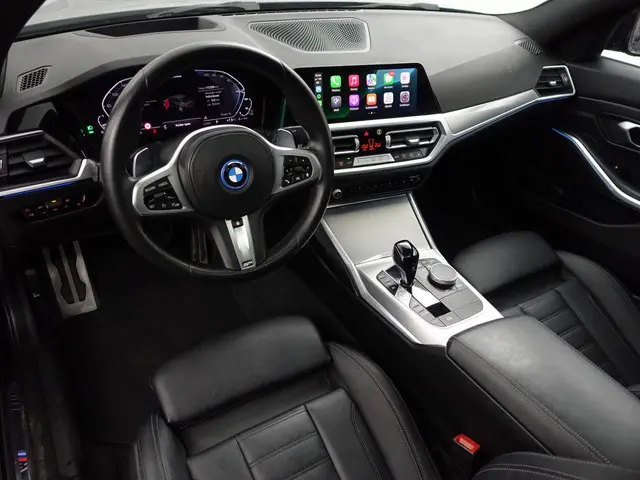 BMW 3-serie 330e M Sport- Schuifdak, Laser Led, Stuur/Stoelverwarming, Head Up, Memory Seats, Sfeerv...