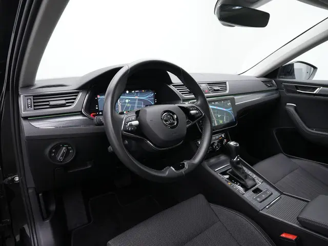 Skoda Superb 1.4 TSI 218 pk iV Style | Panoramadak | Trekhaak | Navigatie Columbus | Geheugenstoel |...