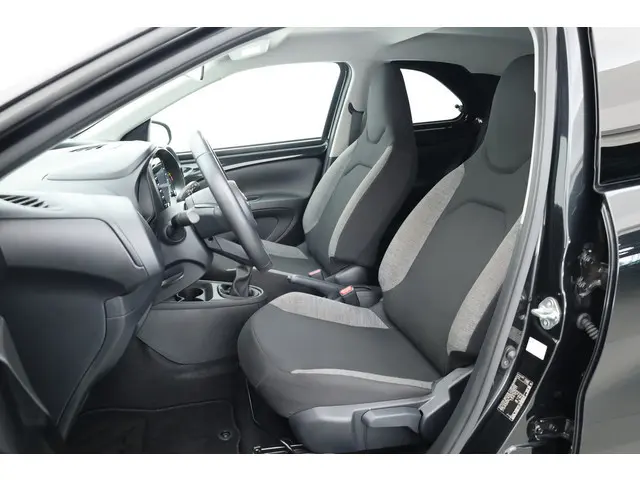 Toyota Aygo X 1.0 VVT-i MT first | Adapt. Cruise | Apple CarPlay & Android Auto | Camera | DAB | All...