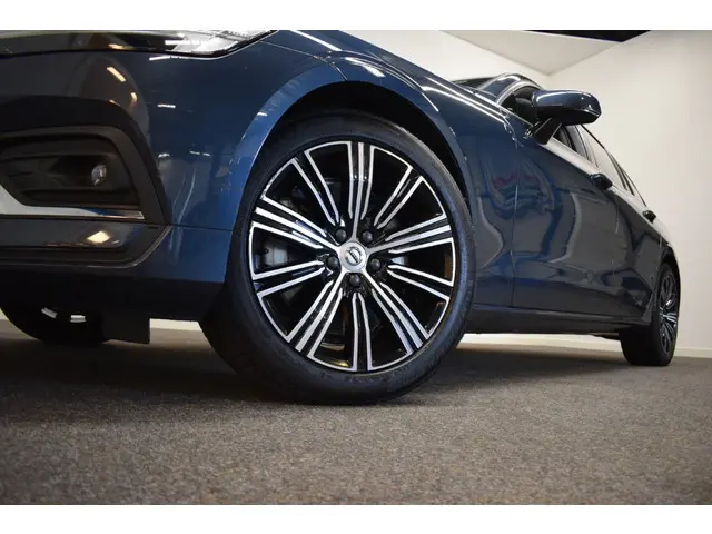 Volvo V60 2.0 B5 250pk AUT8 Inscription Mild Hybr. Leer/ Stoel verw./ Adapt. Cruise/ Donker glas