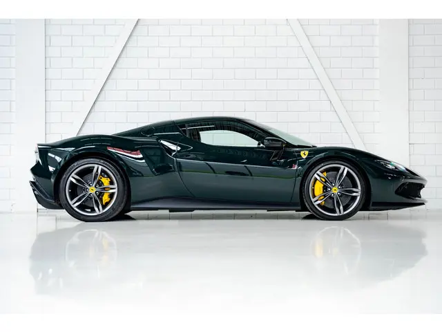 Ferrari 296 GTB Akrapovic | British Racing Green |