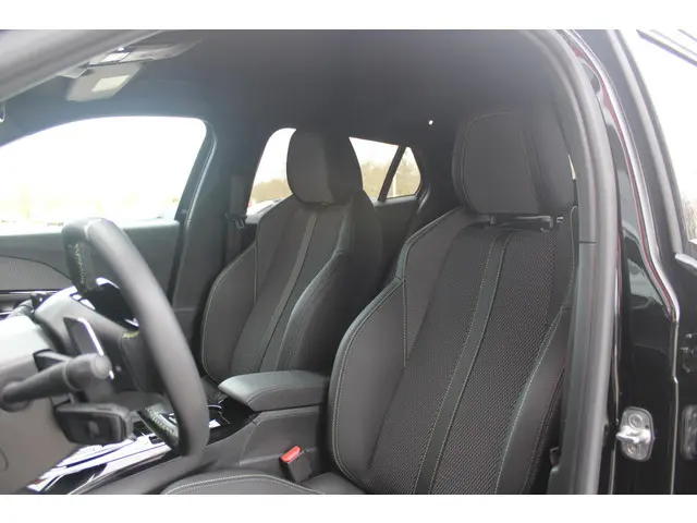 Peugeot 2008 1.2 Hybrid 145PK GT | FULL LED KOPLAMPEN | DRAADLOZE APPLE CARPLAY/ANDROID AUTO | ADAPT...