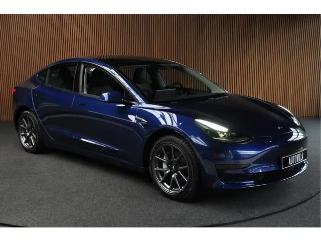 Tesla Model 3 Autopilot ACC Stuurverwarm. Afneemb. trekhaak PDC Leer Navi Panoramadak 360° Elektr. a...