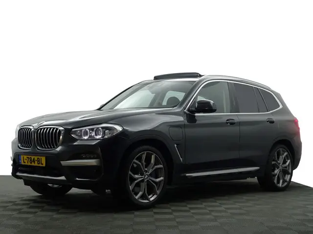 BMW X3 xDrive30e High Executive Aut- Panoramadak, Stuur/Stoelverwarming, Sfeerverlichting, Standkach...