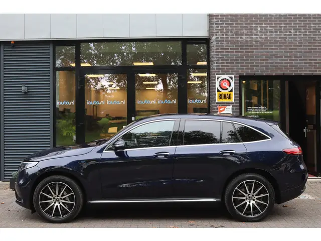 Mercedes-Benz EQC 400 4MATIC AMG Business Solution 80 kWh LED/MBUX/Leder/Keyless/Camera/AR/20"