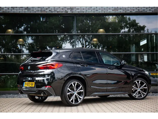 BMW X2 sDrive20i Business Edition , M-Sport, Panoramadak, Head-up display, BMW-Led