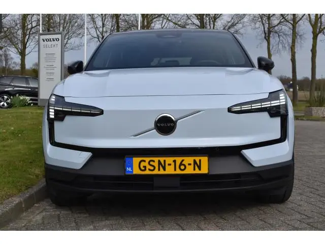 Volvo EX30 Single Motor Extended Range Plus 69 kWh | ACC | BLIS | Camera | H&K | 19"LMV |