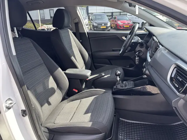 Kia Stonic 1.2 Carplay Navi Bluetooth Camera Climate Parkeersensoren