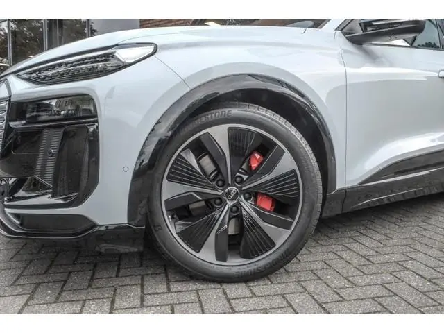 Audi SQ6 e-tron