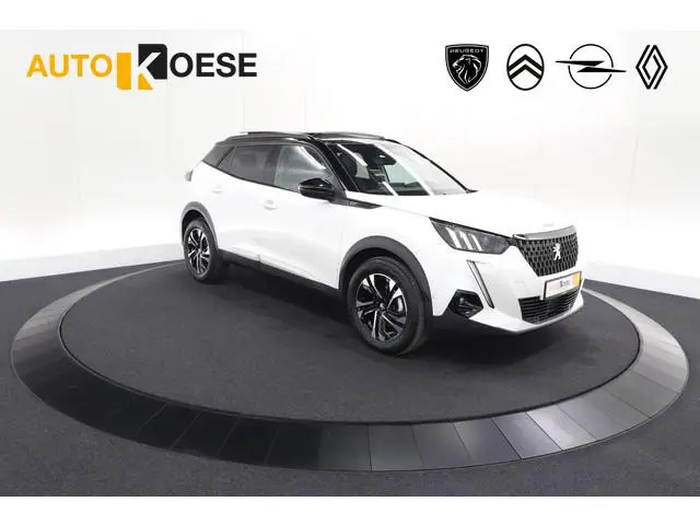 Peugeot 2008 PureTech 130 GT | Elektrisch Panoramadak | Camera | Dodehoekdetectie | Navigatie