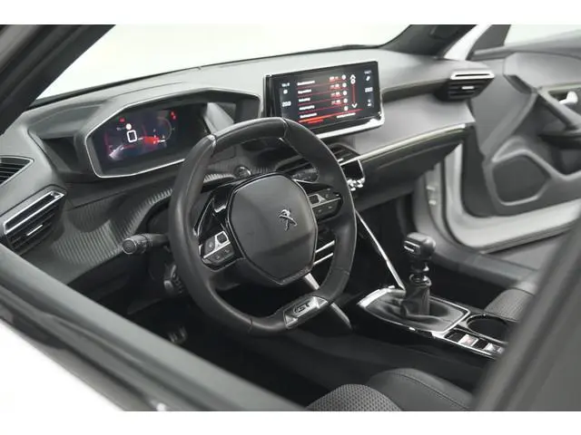 Peugeot 2008 PureTech 130 GT | Elektrisch Panoramadak | Camera | Dodehoekdetectie | Navigatie