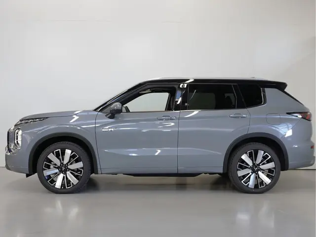 Mitsubishi Outlander 2.4 PHEV Instyle+ | Uit voorraad leverbaar | 1600 KG trekgewicht | 85 km elektrisch rijbereik | Boostactie €1.000 korting