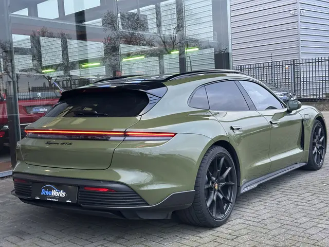 Porsche Taycan Taycan GTS Sport Turismo | HUD | Race-tex | Carbon | 21" |  PDCC | Chrono | Pano | In...