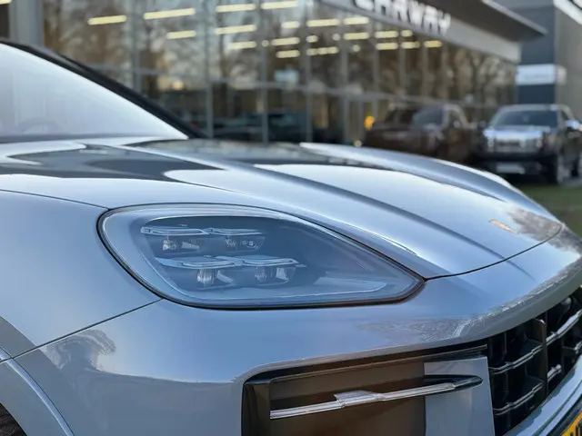 Porsche Cayenne Coupé 3.0 E-Hybrid Sport design / ACC / 360 Camera / PANO / NW MOEL