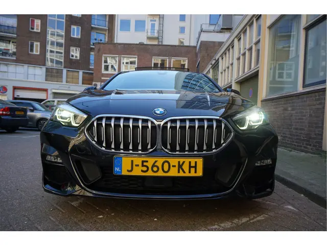 BMW 2-serie Gran Coupé 218i High Executive M-SPORT | Pano-dak | Sfeer | Adaptive + Lane | Apple CarP...