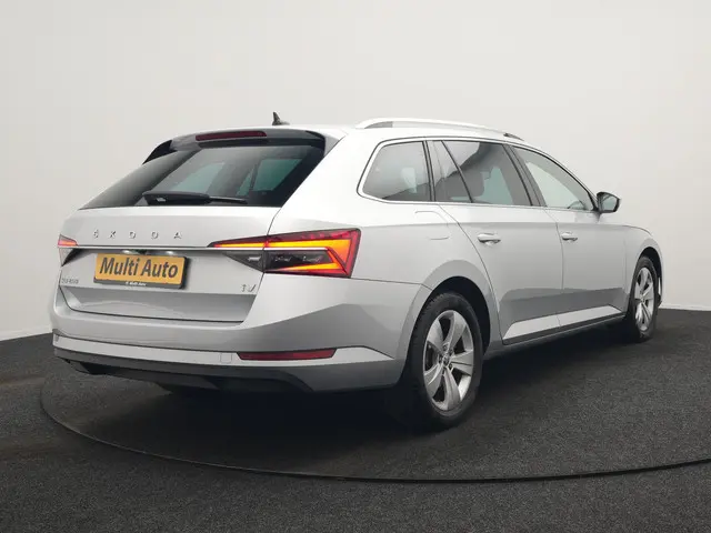 ŠKODA Superb Combi 1.4 TSI iV Business Edition PHEV 218pk Dealer O.H. | Adaptive Cruise | Camera | V...