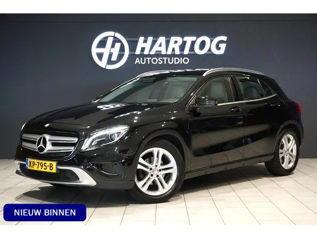 Mercedes-Benz GLA-klasse 180 Ambition + STOELVERWARMING / LEDER / TREKHAAK
