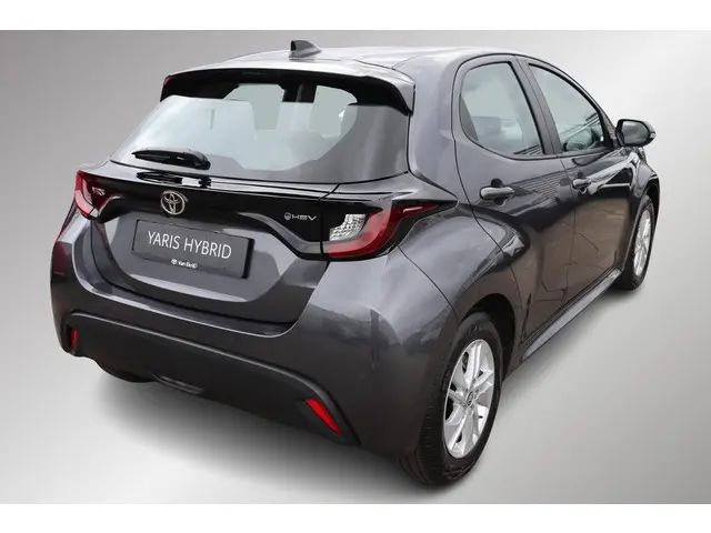 Toyota Yaris 1.5 Hybrid 115 Active Limited, Stoel & stuurverwarming, parkeersensoren