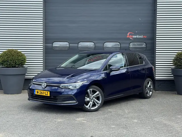 Volkswagen Golf 1.5 TSI Style | Adaptive Cruise Control | Head-Up Display | Massage | DAB | Parkeers...