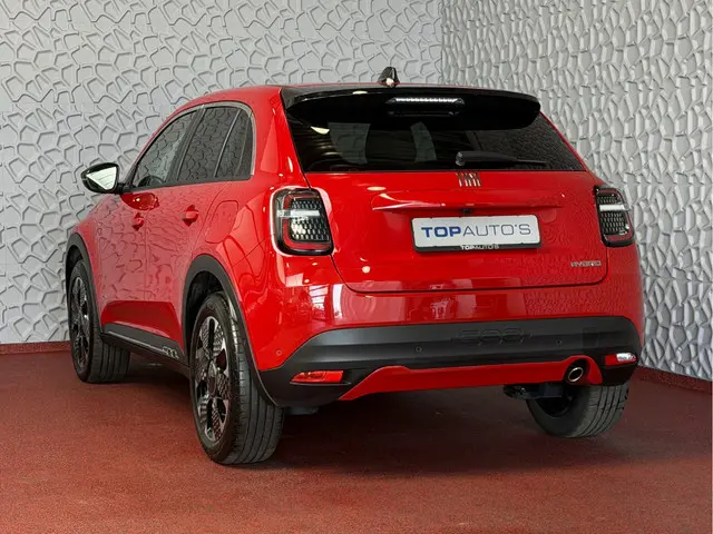 Fiat 600 1.2 HYBRID LA PRIMA CAMERA CARPLAY ADAP.CRUISE STOELVERW. ELEK.KLEP  LEER MASSAGE ELEK.STOE...