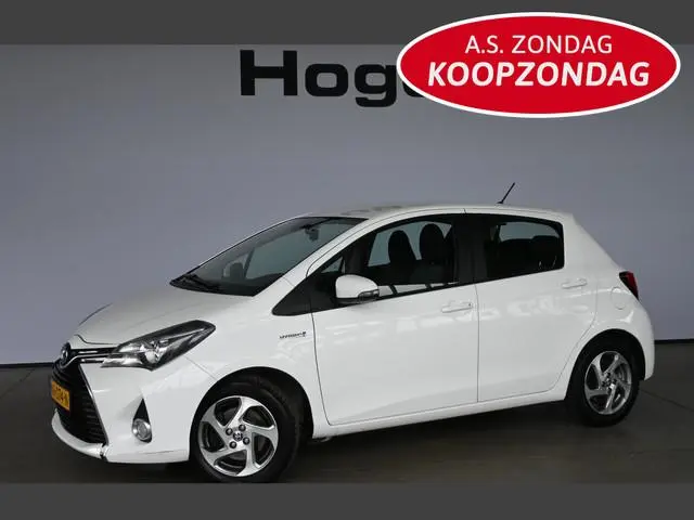 Toyota Yaris 1.5 Hybrid Trend Bi-Tone Clima Navigatie Trekhaak PDC Cruise control 100% Onderhouden!...