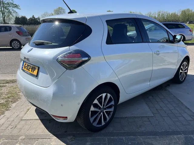 Renault ZOE R135 Intens Business 52 kWh  (Koopbatterij) / CCS-SNELLADER! / Stoelverw. / Camera / Key...