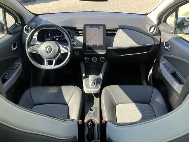 Renault ZOE R135 Intens Business 52 kWh  (Koopbatterij) / CCS-SNELLADER! / Stoelverw. / Camera / Key...