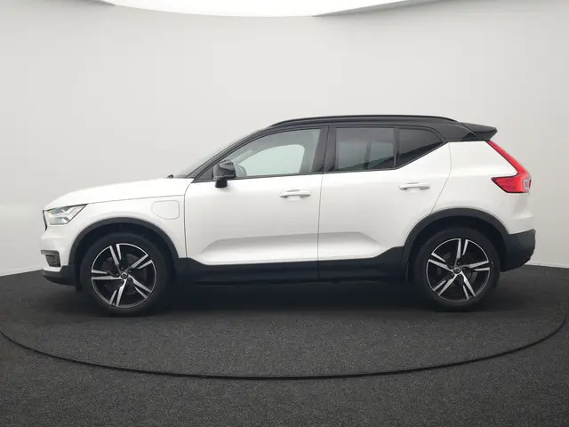 Volvo XC40 T5 Recharge R-Design Plug In Hybrid 263pk Dealer O.H. PHEV | Adaptive Cruise | Camera | L...