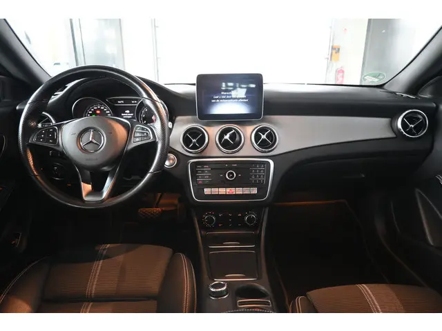 Mercedes-Benz CLA-klasse 200 Prestige AMG Automaat Clima Navigatie LED Rijklaarprijs Inruil Mogelijk...
