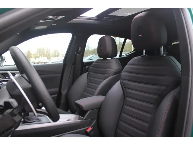 Alfa Romeo Tonale 1.3T PHEV 280PK TRIBUTO ITALIANO | PANORAMISCH SCHUIF / KANTELDAK | ZWART DAK | ZW...