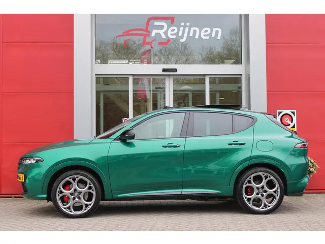 Alfa Romeo Tonale 1.3T PHEV 280PK TRIBUTO ITALIANO | PANORAMISCH SCHUIF / KANTELDAK | ZWART DAK | ZW...