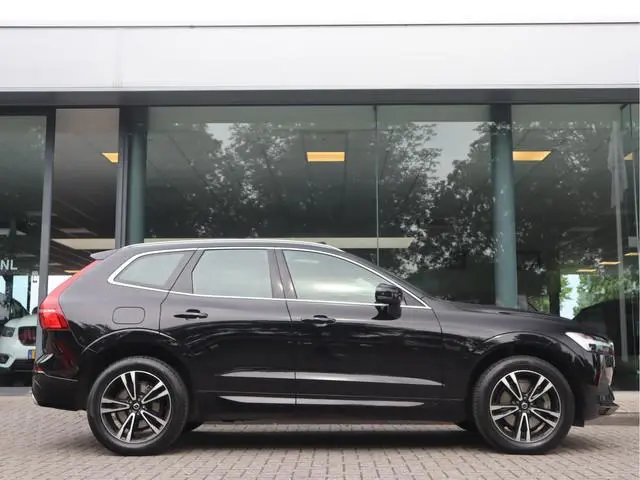 Volvo XC60 2.0 B5 250 PK Momentum Exclusive Leder / Panoramadak / HarmanKardon / Blis / HeadUp Bom v...