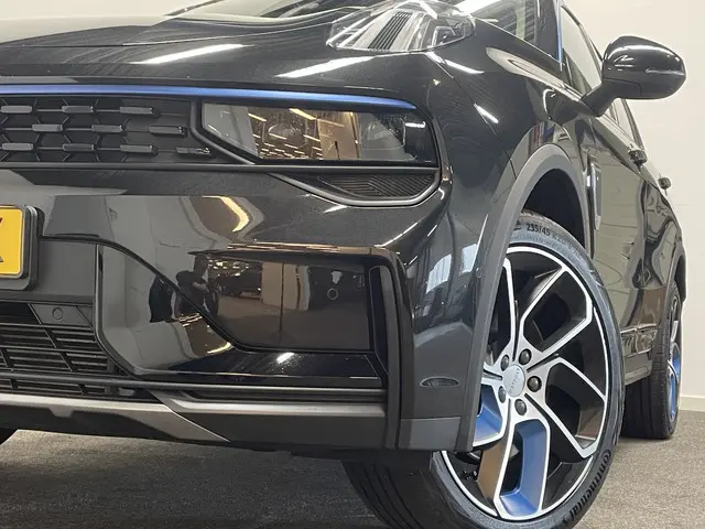 Lynk & Co 01 1.5 261pk AUT7 PHEV 72km Elec. Pano/ Adapt./ 360 Camera/ Dig. Dashboard/ Stoelverw.