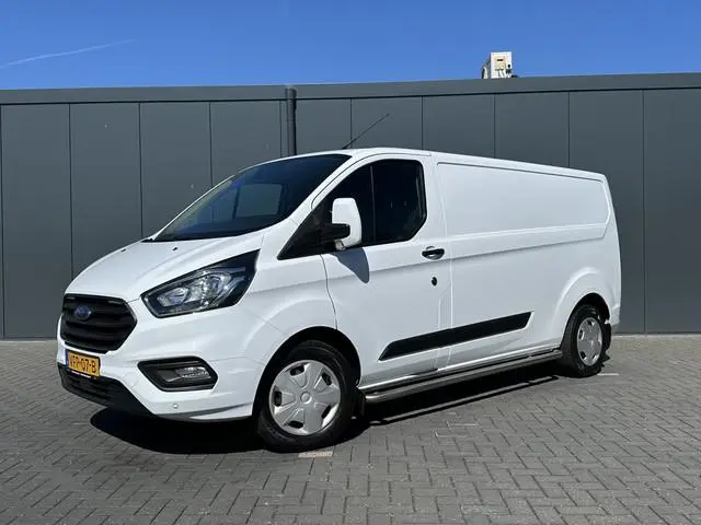 Ford Transit Custom 2.0 TDCI 130 PK / L2H1 / SORTIMO INRICHTING / TREKHAAK / AIRCO / CRUISE / STOEL...