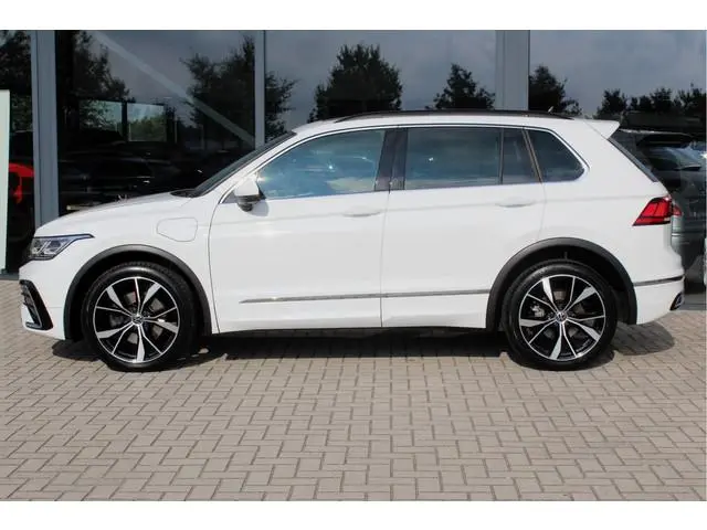 Volkswagen Tiguan 1.4 TSI eHybrid R-Line 245pk PANO LEER IQ LIGHT TREKHAAK 20"