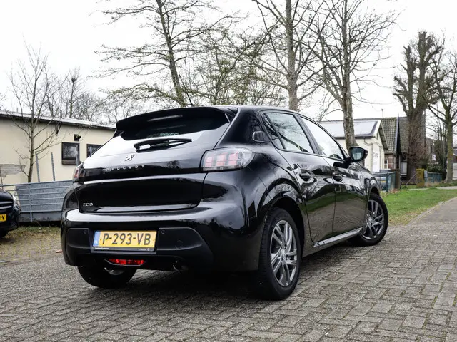 Peugeot 208 1.2 PureTech Active Pack 1e-Eig. Keurig-Onderh. BOVAG-Garantie. NL-Auto.