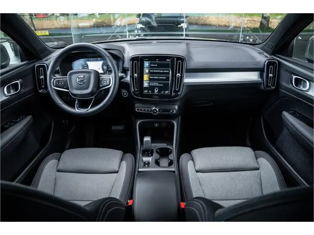 Volvo XC40 T4 Recharge Core Bright ** Camera ** Stuurverwarming ** Rijbereik tot 53km WLTP