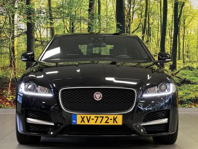 Jaguar XF 2.0 Prestige | Cruise Control | Achteruitrijcamera | Stoelverwarming | Parkeersensoren | E...