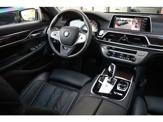 BMW 7-serie M760Li xDrive 6.6 V12 | Berninagrau | NL-auto | NP 262K | LCI