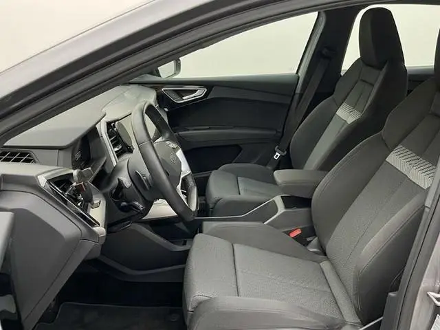 Audi Q4 e-tron 40 Advanced edition 77 kWh 204pk | Parkeercamera | Stoelverwarming | Navigatie | Keyl...