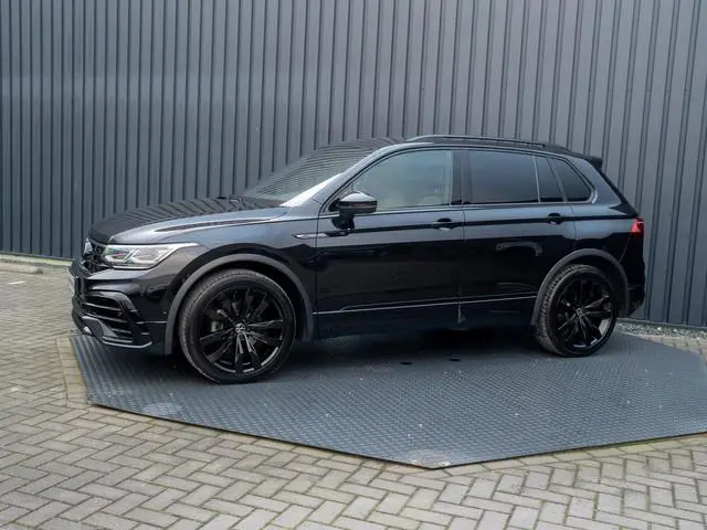 Volkswagen Tiguan 1.5 TSI R-Line Business+ | Trekhaak wegkl. | 20'' | Side Assist | Elk. A-klep | IQ...