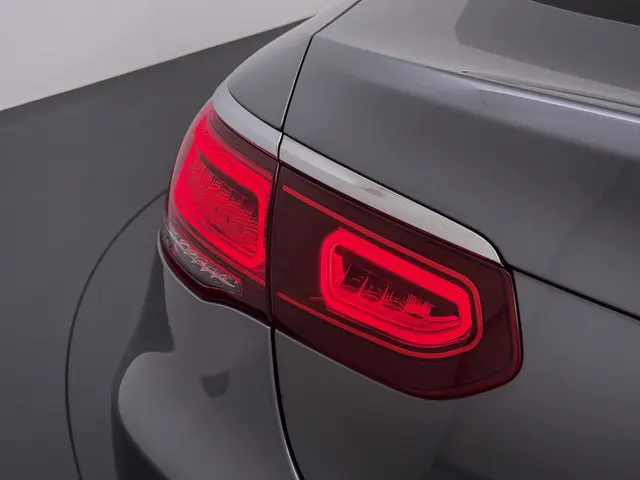 Mercedes-Benz GLC-klasse Coupé 300 4MATIC AMG line | Schuifdak Distronic Trekhaak