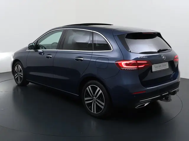 Mercedes-Benz B-klasse 250e Luxury // Trekhaak // Panorama dak // Camera // MultiBeam LED // Sfeerve...