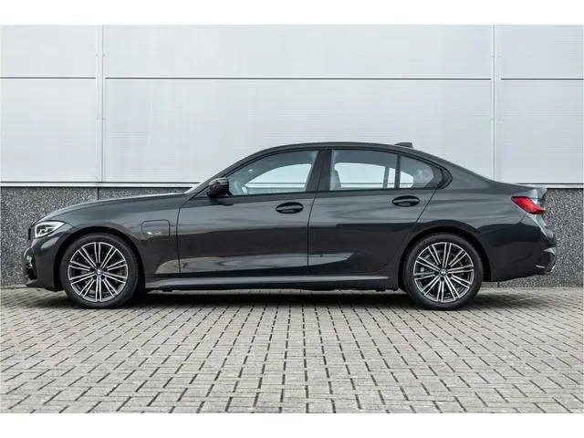BMW 3-serie 320e M-Sport Dravitgrau / Schaal stoel / HiFi / Camera /
