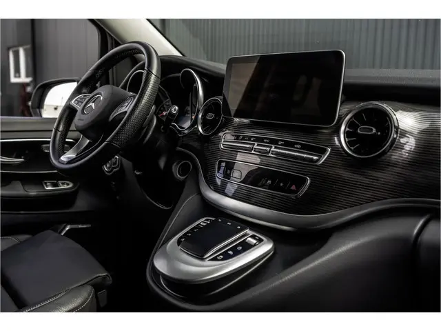 Mercedes-Benz V-klasse V300 | 4Matic | XL | 5-Zits | MBux | LED | ILS | Burmester | 2x Elec Schuifde...